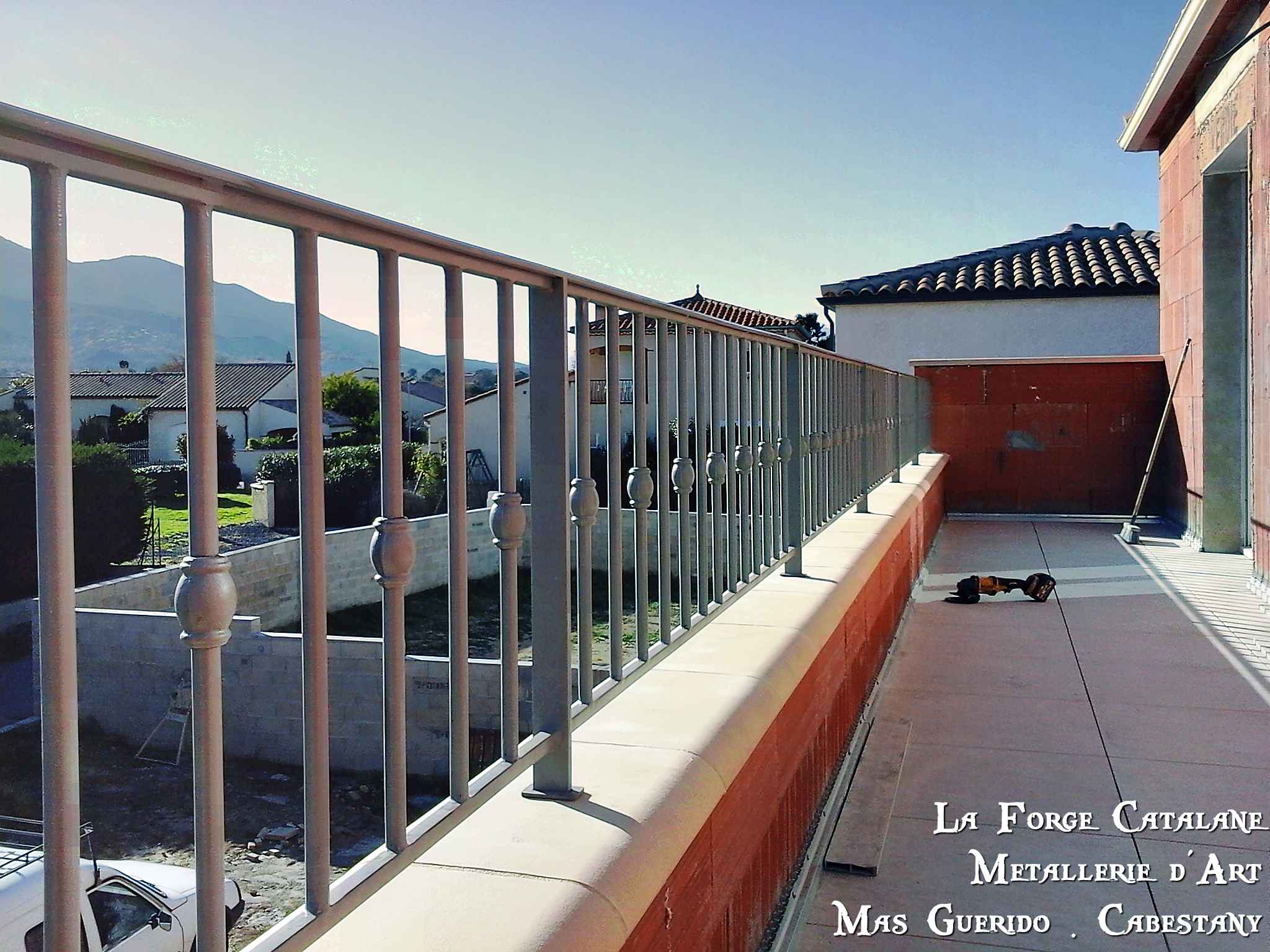 Rehausse garde corps fer thermolaquage forge catalane.jpg